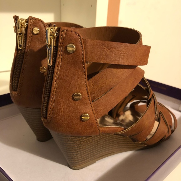 Madden Girl hiighfiv wedge sandals - Picture 4 of 5